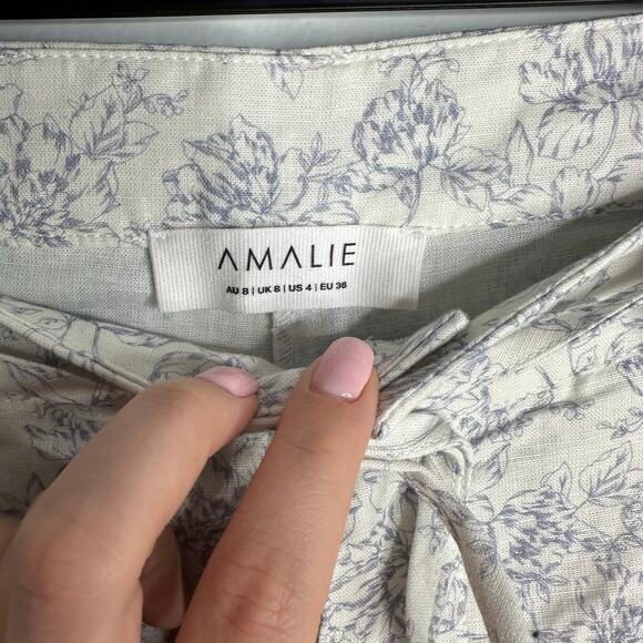 Amalie The Label Women's Linen Blend High Waisted Tailored Shorts In Dolce Fleur - Picture 3 of 8